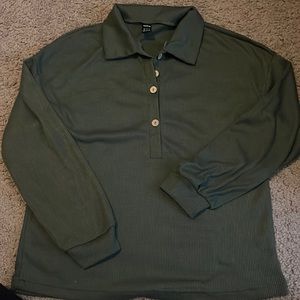 Long sleeve green top